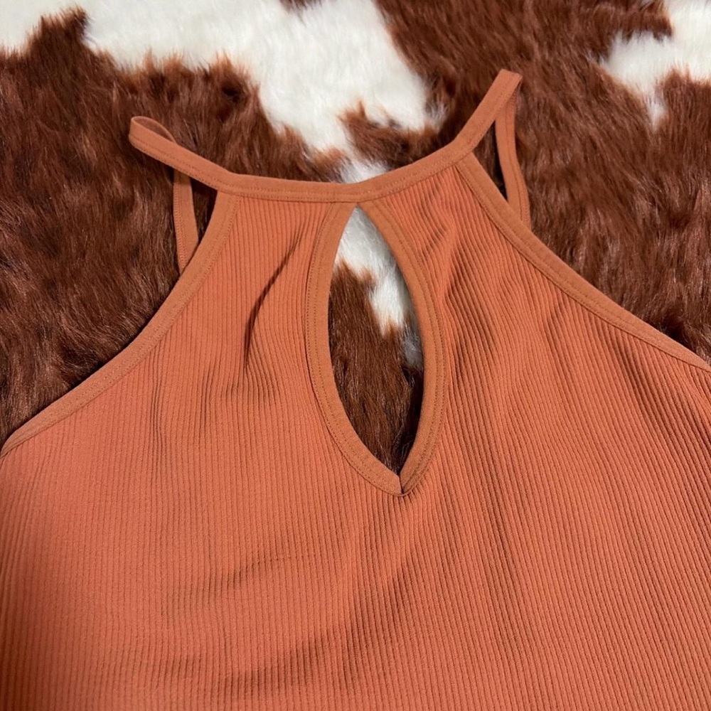 Women's Rust Orange Ribbed Keyhole Tank Top - Picture 2 of 2